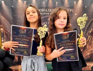 Симона и Надежда с награди от конкурса Златни гласове